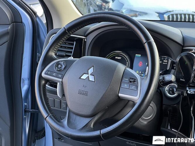 Mitsubishi Outlander 37 interauto-car