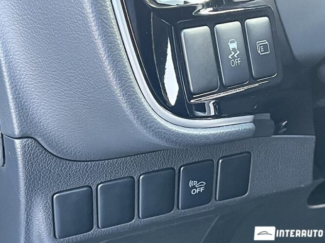 Mitsubishi Outlander 48 interauto-car