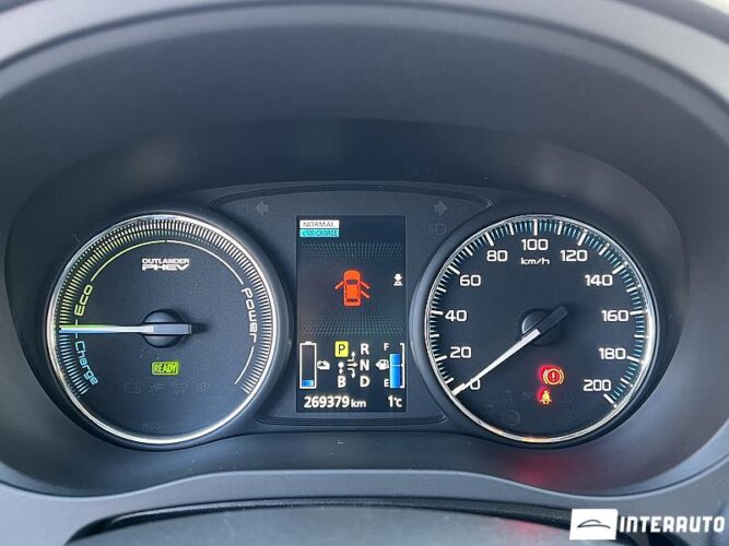 Mitsubishi Outlander 38 interauto-car