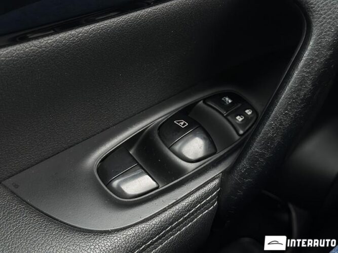 Nissan Qashqai 42 interauto-car