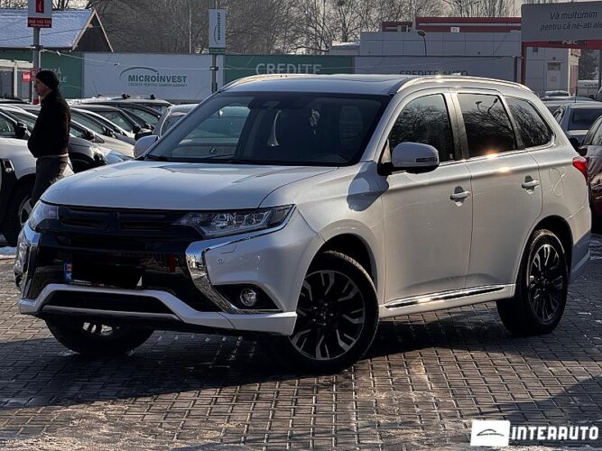 Mitsubishi Outlander 2018 doar la InterAuto