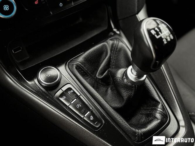 Ford Focus 41 interauto-car