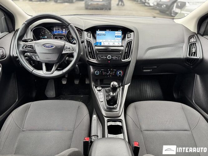 Ford Focus 42 interauto-car