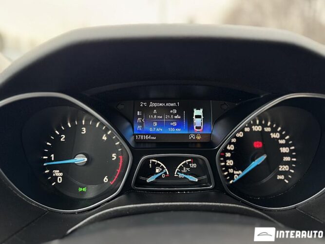 Ford Focus 38 interauto-car