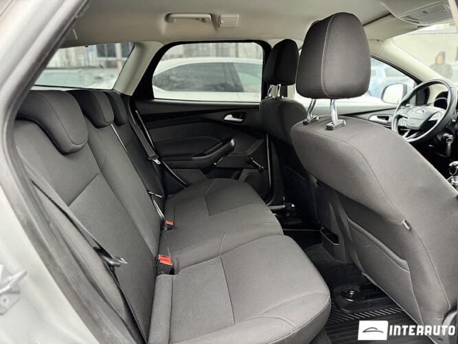 Ford Focus 44 interauto-car