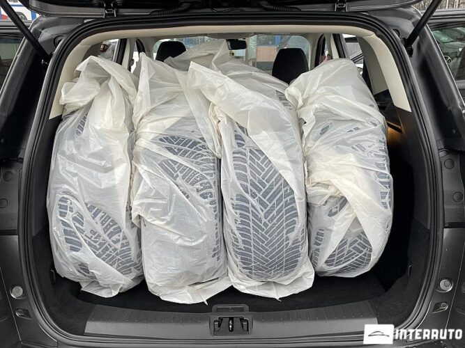 Ford Kuga 53 interauto-car