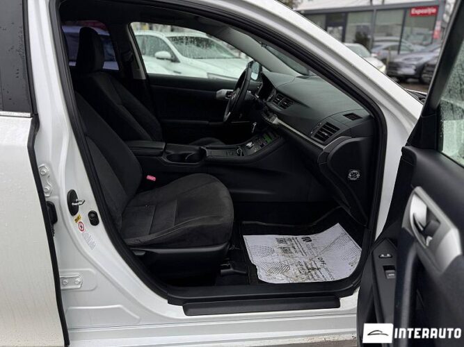 Lexus CT 200h 42 interauto-car