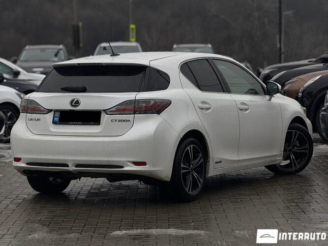 Lexus CT 200h 31 interauto-car