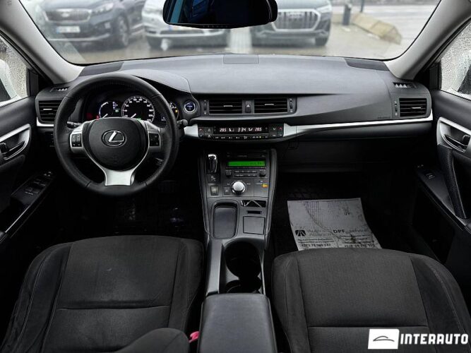 Lexus CT 200h 34 interauto-car