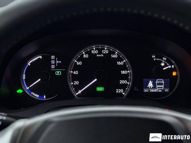 Lexus CT 200h 36 interauto-car