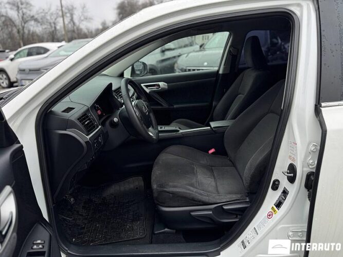 Lexus CT 200h 33 interauto-car