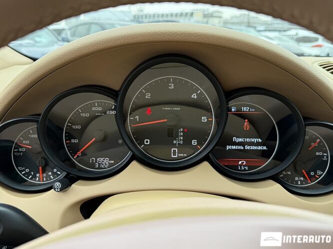 Porsche Cayenne 42 interauto-car