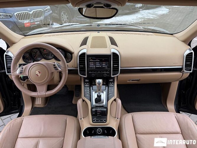 Porsche Cayenne 40 interauto-car