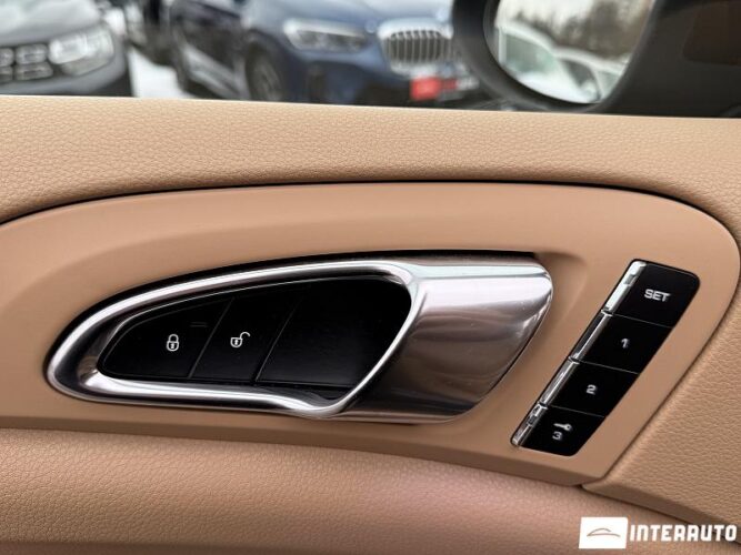 Porsche Cayenne 53 interauto-car