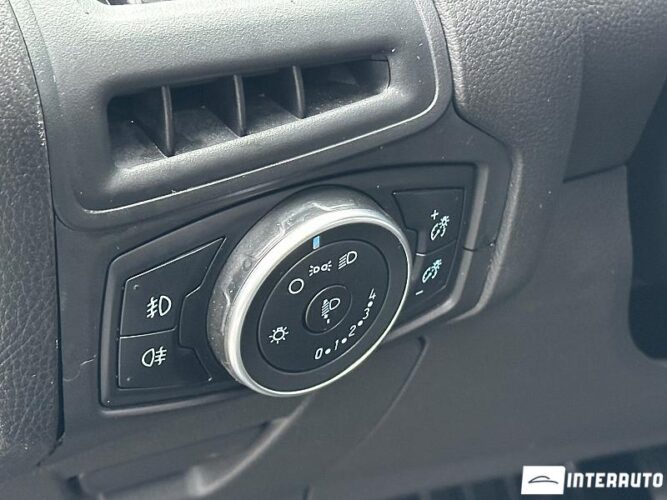 Ford Focus 41 interauto-car