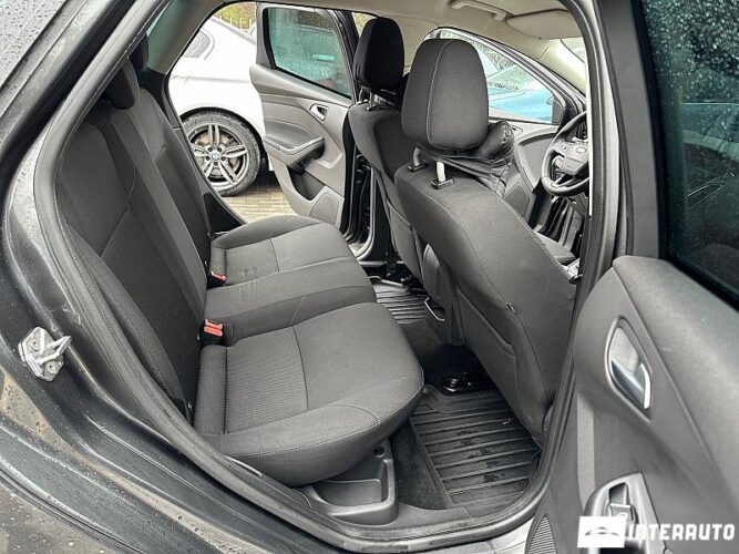 Ford Focus 44 interauto-car