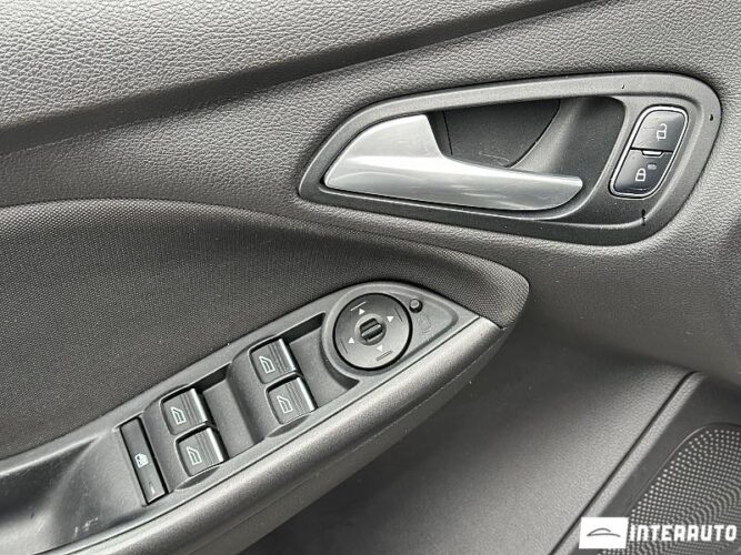 Ford Focus 42 interauto-car