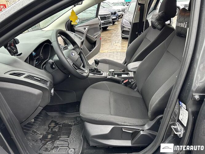 Ford Focus 34 interauto-car