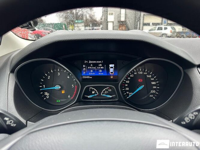 Ford Focus 37 interauto-car