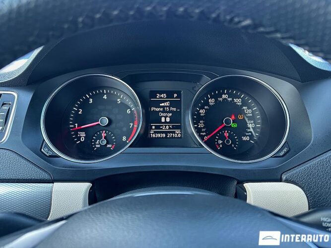 Volkswagen Jetta 41 interauto-car