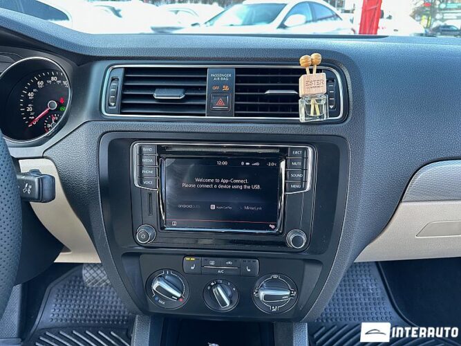 Volkswagen Jetta 43 interauto-car