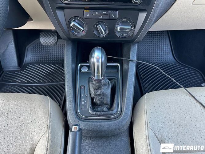 Volkswagen Jetta 44 interauto-car