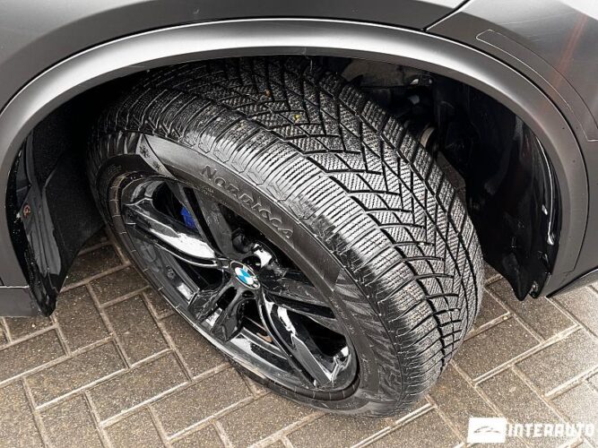 BMW X5 4.0e 56 interauto-car