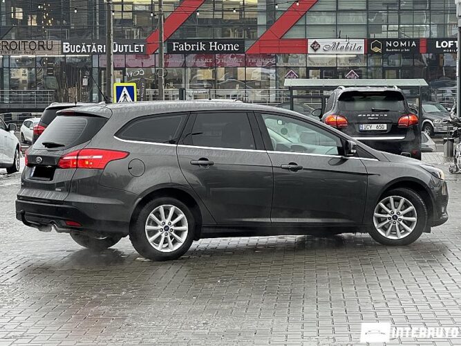 Ford Focus 34 interauto-car