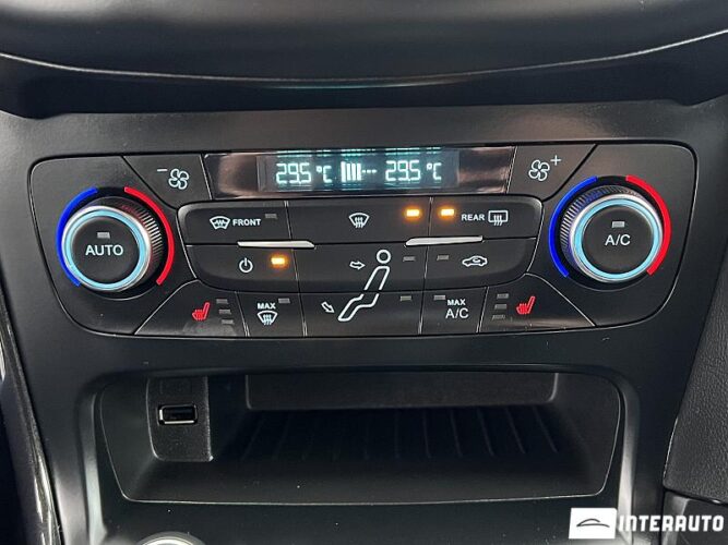 Ford Focus 42 interauto-car