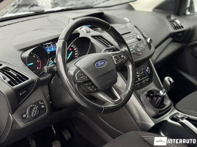 Ford Kuga 41 interauto-car