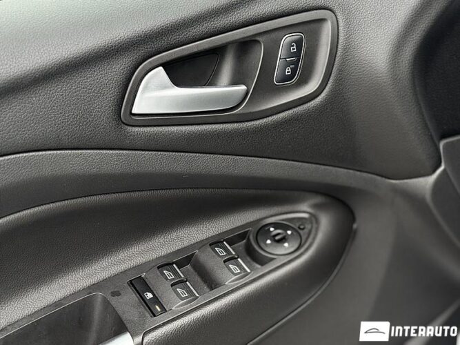 Ford Kuga 38 interauto-car