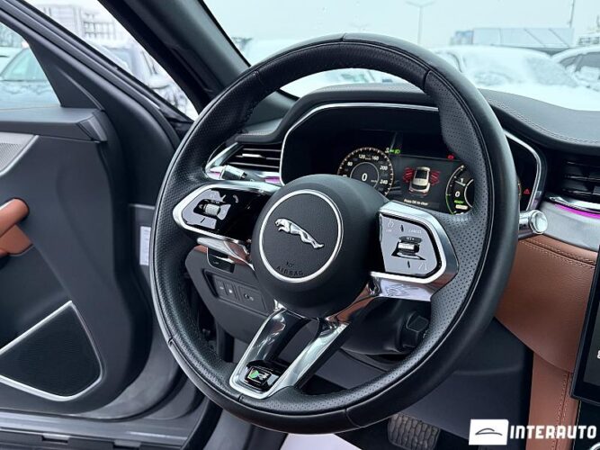 Jaguar F-Pace 39 interauto-car