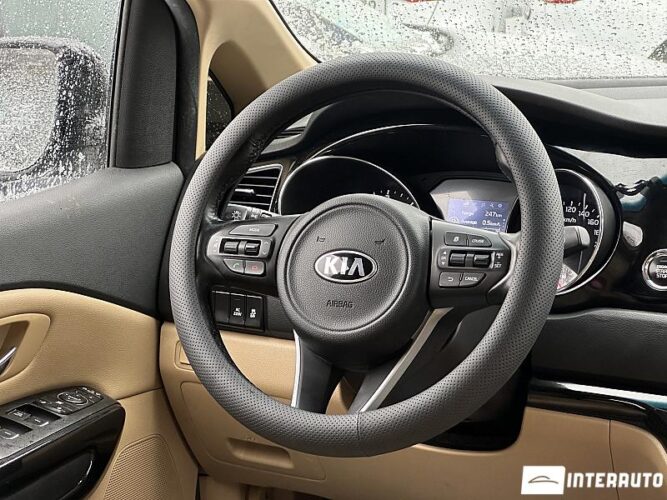 Kia Carnival 2017 doar la InterAuto