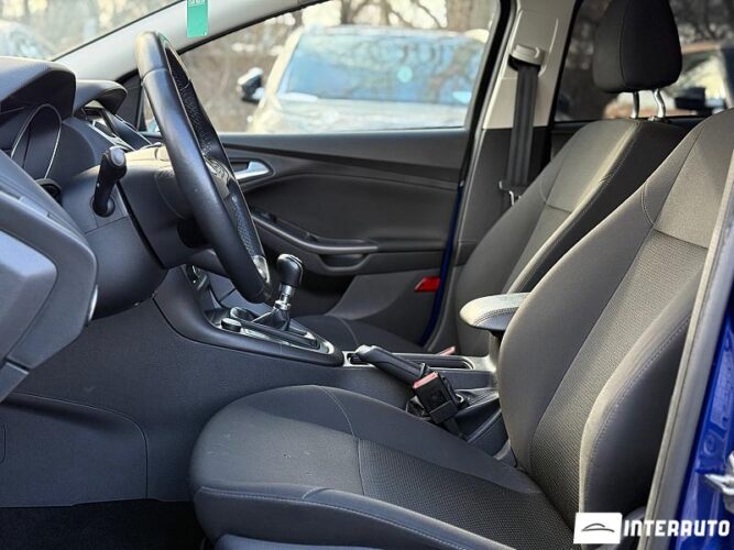 Ford Focus 37 interauto-car