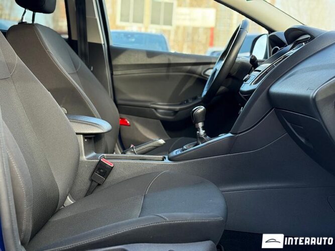 Ford Focus 43 interauto-car