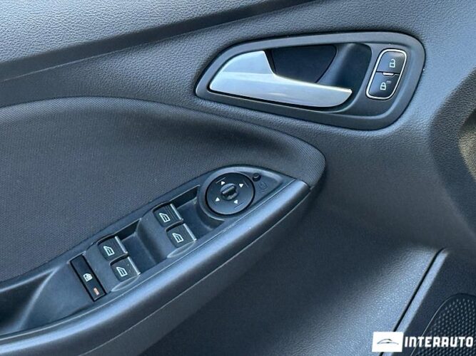 Ford Focus 34 interauto-car