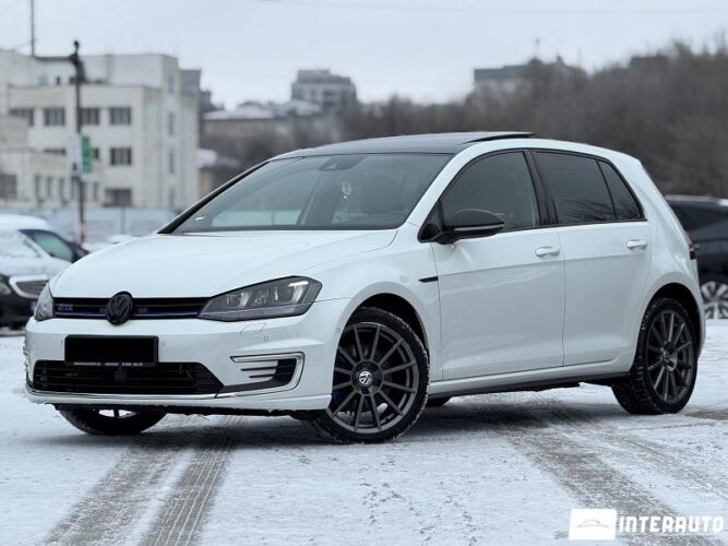 Volkswagen Golf GTE 2015 doar la InterAuto