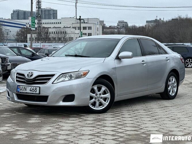 Toyota Camry 2010 doar la InterAuto