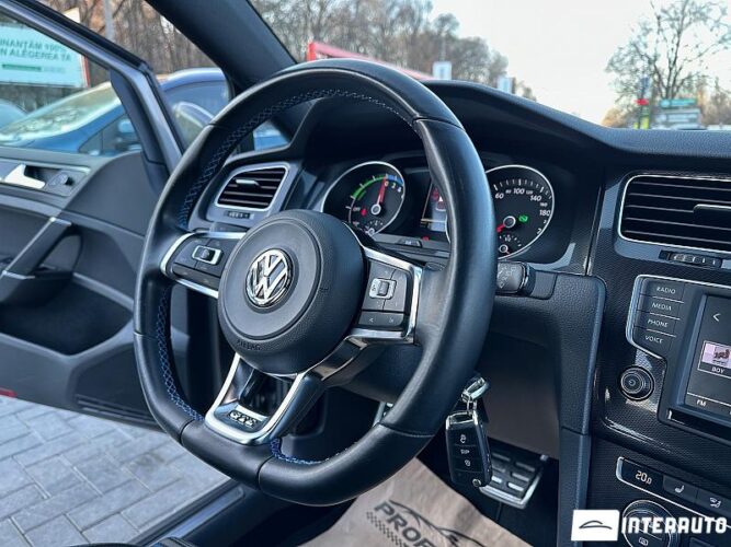 Volkswagen Golf GTE 44 interauto-car