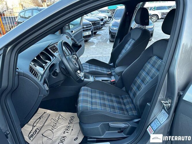 Volkswagen Golf GTE 41 interauto-car