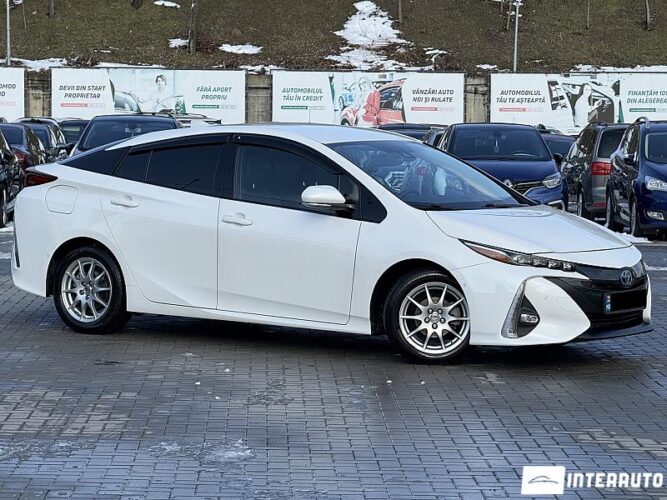 Toyota Prius 2017 doar la InterAuto