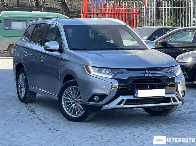 Mitsubishi Outlander 2019 doar la InterAuto