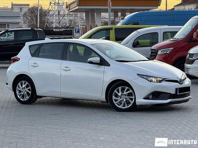 Toyota Auris 2016 doar la InterAuto