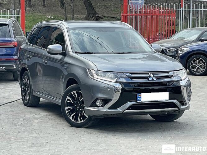 Mitsubishi Outlander 2015 doar la InterAuto