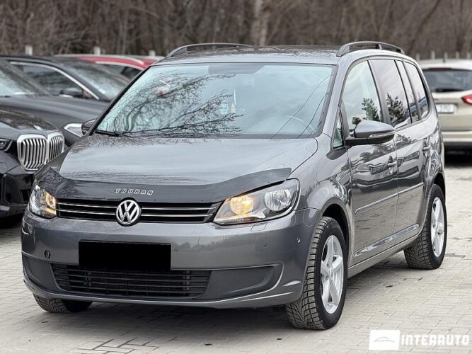 Volkswagen Touran 2015 doar la InterAuto