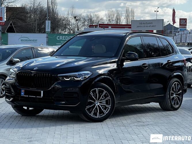 BMW X5 4.5e 2021 doar la InterAuto