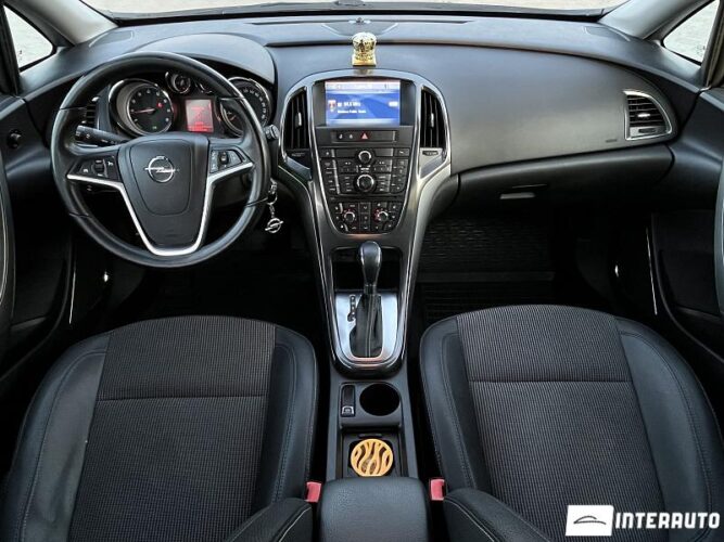 opel Astra 2011