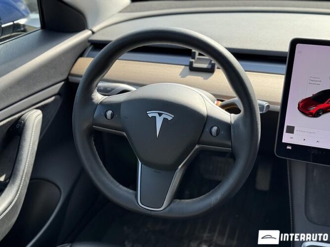 tesla Model 3 2021