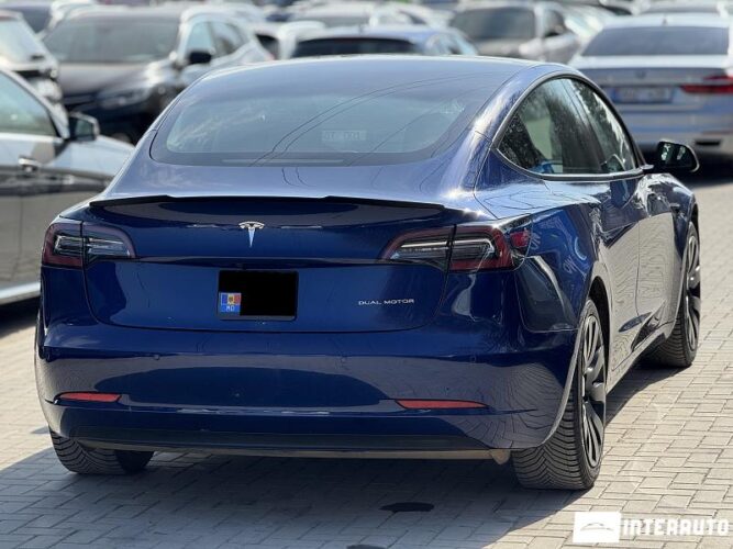 tesla Model 3 2021