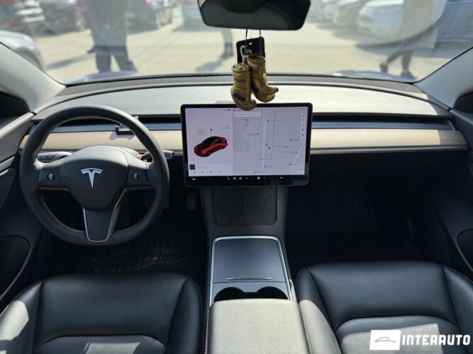 tesla Model 3 2021